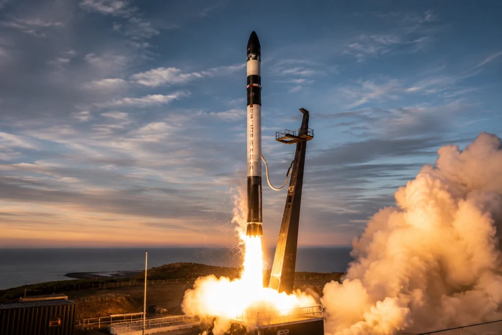 Ракета Electron на Rocket Lab излита от крайбрежна стартова площадка