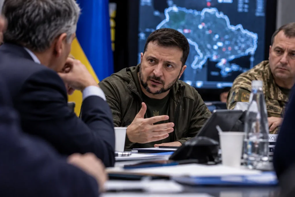 Володимир Зеленски обсъжда военната подкрепа на Украйна с американски представители
